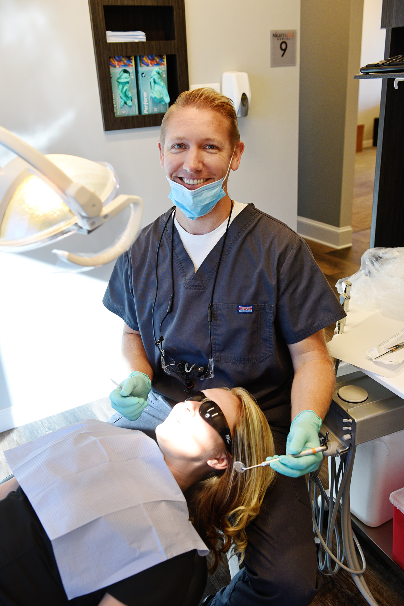 Dentist-with-the-patient